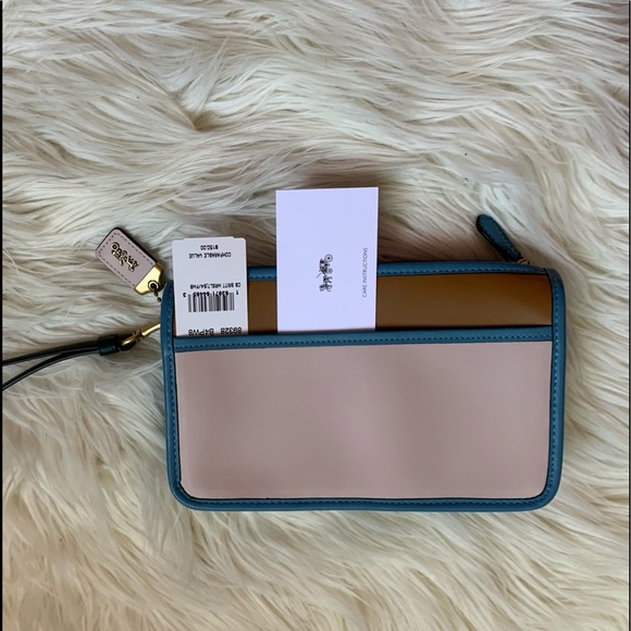 NWT COACH Brit Wristlet Colorblock💙 - Picture 10 of 11